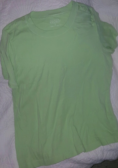 Salon studio Lime Green Button accented Tee - Picture 6 of 7